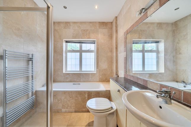 17 Marlborough Avenue, Ruislip photo 3