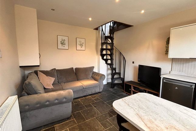 1-bed house on 3, Oldham Road, Saddleworth, £175,000