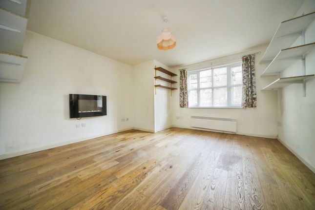 Denham Close, Bury St. Edmunds photo 2