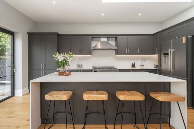 12, Curzon Road, Weybridge photo 4
