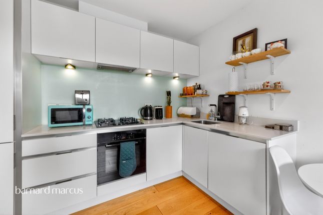 Flat 6, Atlantis Court, 104, Brunswick Park Road, London photo 2