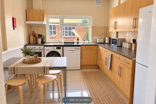 6-bed terraced on Bishop Road, Bristol, £4,740/mo
