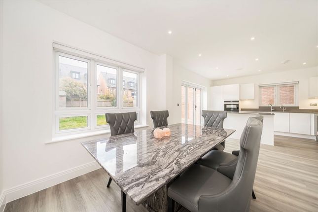 1, Bridges Avenue, East Molesey photo 4