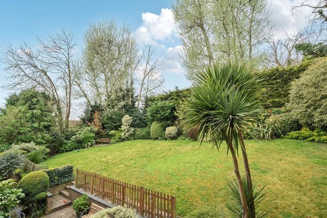 Flat 10, Park Heights 38-40 South Street, Epsom photo 3
