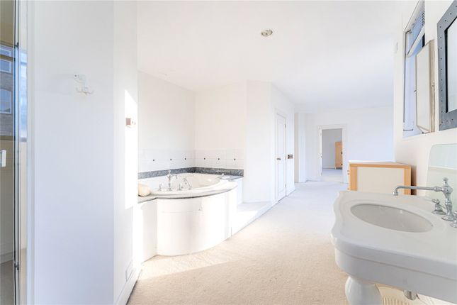 Flat for sale in Hyde Park Gate, London