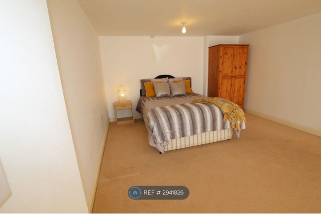 Studio flat on A Retreat Gardens, Saracen Way, Penryn, £850/mo