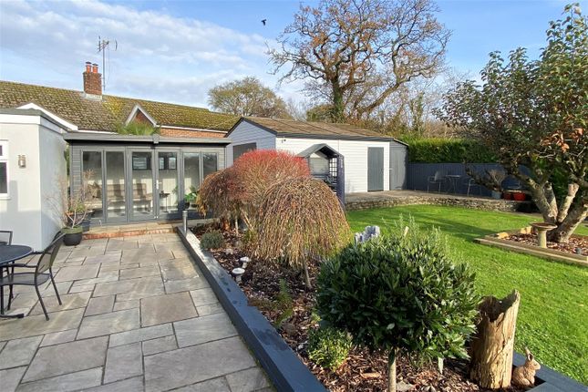 Broad Street, Alresford SO24, 3 bedroom bungalow for sale - 66178719 ...