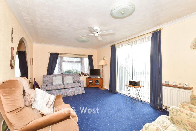 2-bed caravan on 25, Nutbourne Park, Chichester, £250,000