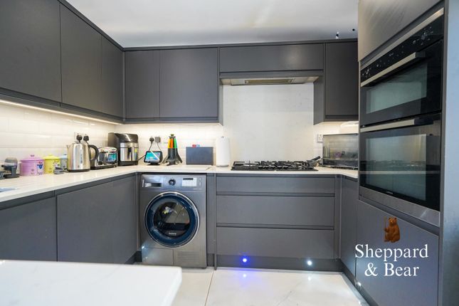 7, Moore Close, Cardiff photo 3