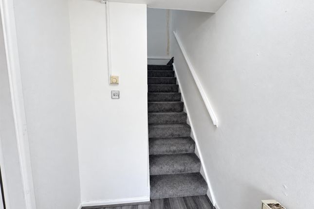 18, Poukhill Close, Walsall photo 2