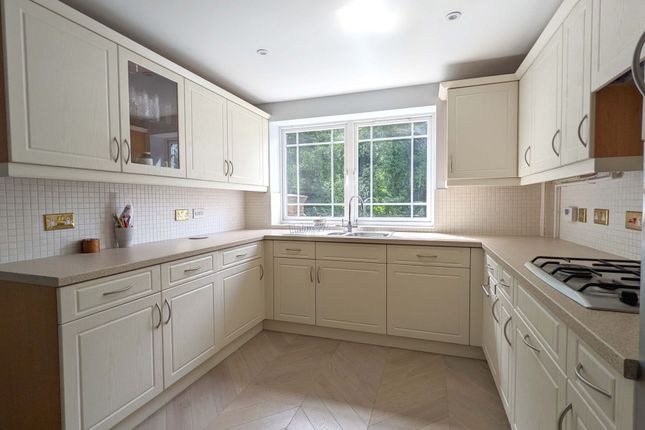 16 Mortley Close, Tonbridge photo 2