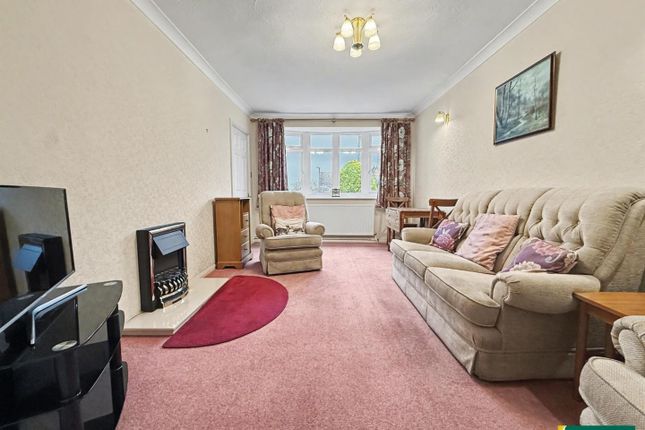 49, Rolfe Crescent, Northampton photo 4