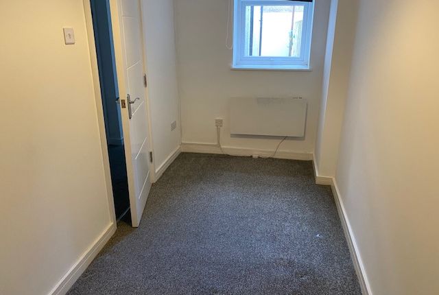 Flat to rent in Sanquhar Street, Cardiff