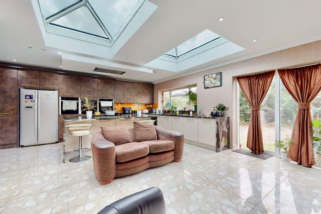 5-bed house on 35, Woodhill Crescent, Harrow, £849,000