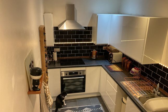 Flat 4, 24-26, Deganwy Avenue, Llandudno photo 2
