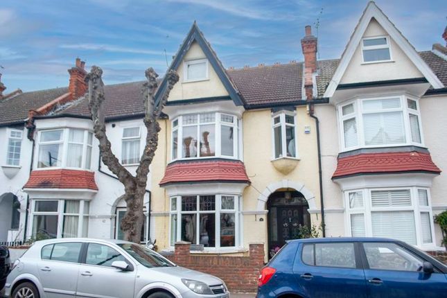 Terraced house for sale in Oakleigh Park Drive, Leigh-On-Sea