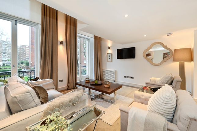 Flat for sale in Ennismore Gardens, London