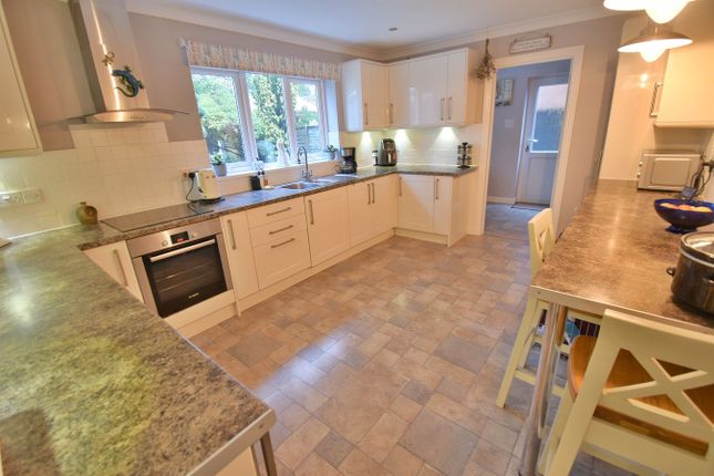 Lynwood Close, Ferndown photo 3