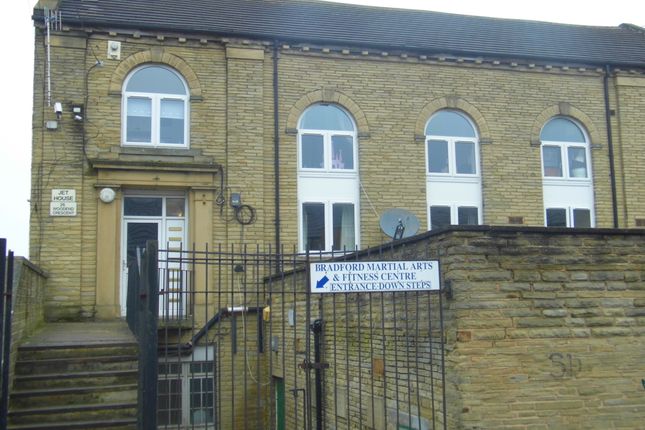 Thumbnail Flat to rent in Wood End Crescent, Shipley