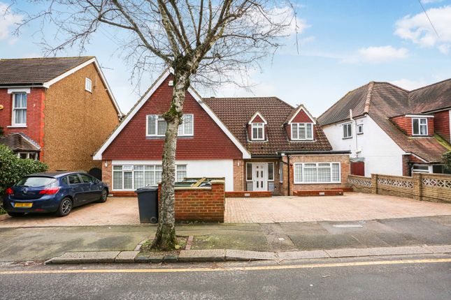 Thumbnail Flat to rent in Woodmansterne Road, Coulsdon