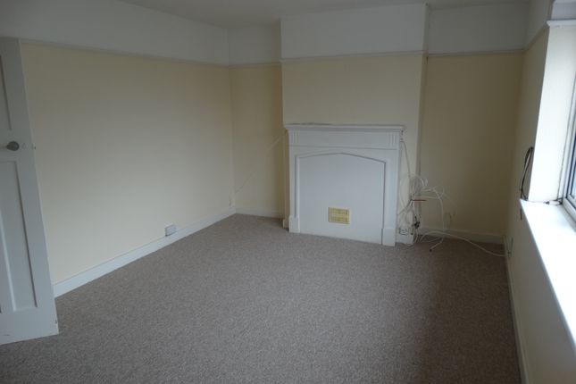 Thumbnail Flat to rent in South Farm Road, Worthing