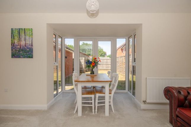 27, Rowdell Avenue, Bristol photo 4