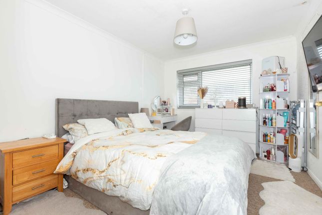 24, Sylvan Road, Lancing photo 4