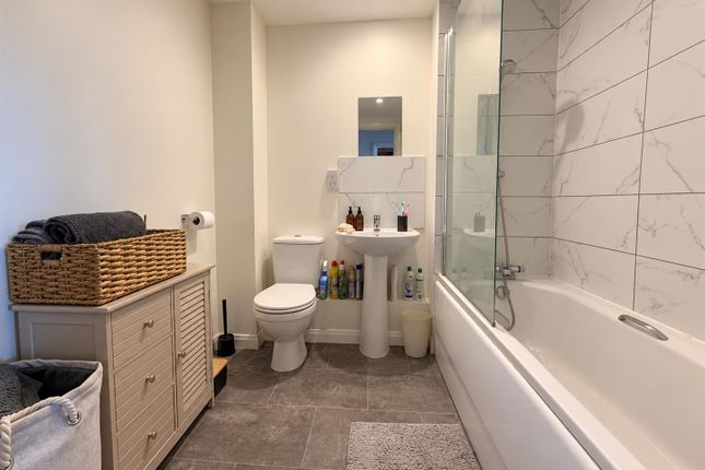 Flat 45, Carlton House 501-535, High Road, Ilford photo 3