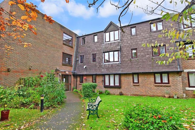 Flat for sale in East Street, Havant, Hampshire