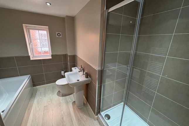 Photo - Bathroom - Intaglio Drive.Jpg