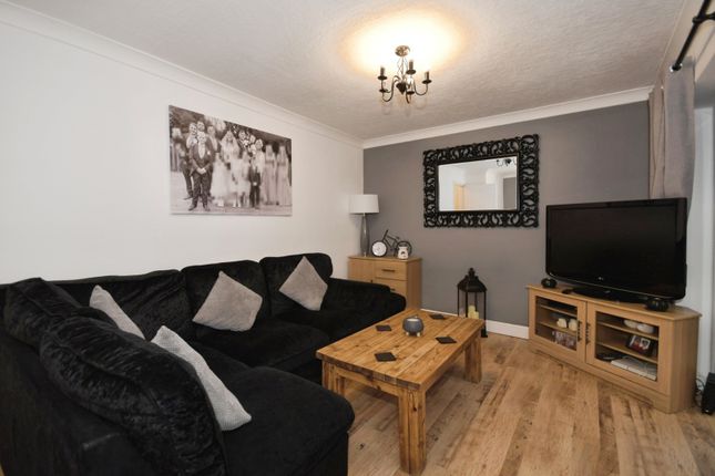 3, Nightingale Close, Chesterfield photo 4