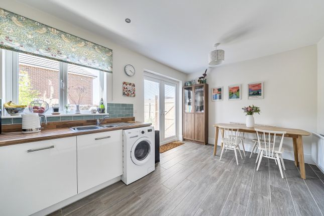 14, Swithens Close, West Yorkshire photo 3