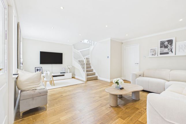 26 General Roy Way, Carluke photo 3