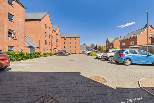 145 Kingsbrook Basin, Aylesbury photo 2