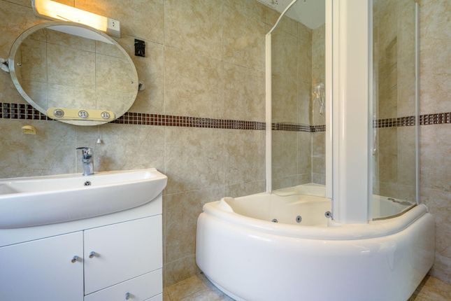 En-Suite Bathroom 2
