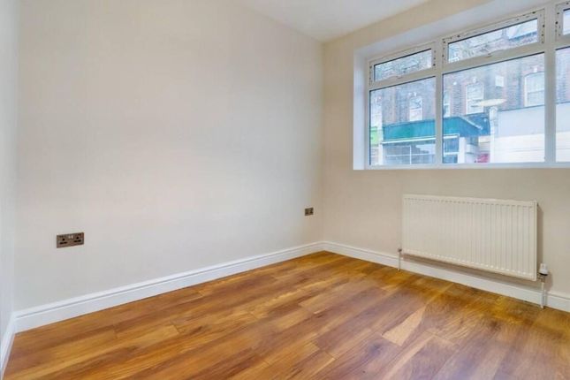 Thumbnail Flat for sale in Knights Hill, Streatham