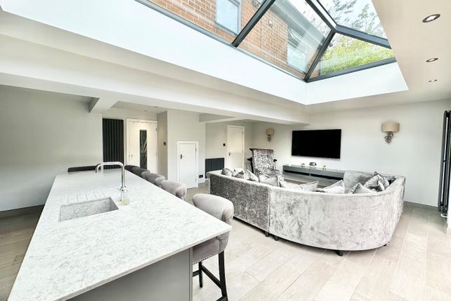 73, Parkfield Drive, Birmingham photo 3