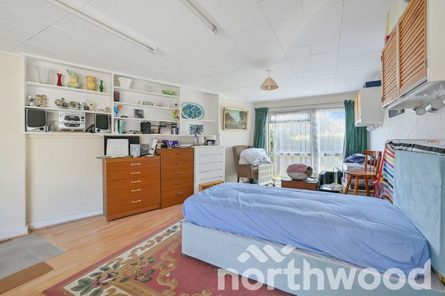 31, Kelvin Close, Epsom photo 4