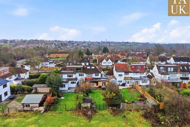 3, Cotswold Way, Enfield photo 2