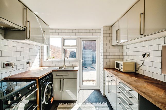 21, Mckerchar Close, Lancing photo 4