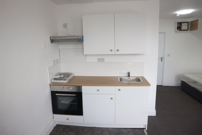Thumbnail Studio to rent in Woolwich Manor Way, London