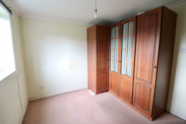76, Basildon photo 4