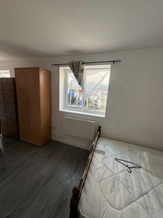 Wivenhoe Road, Barking photo 4