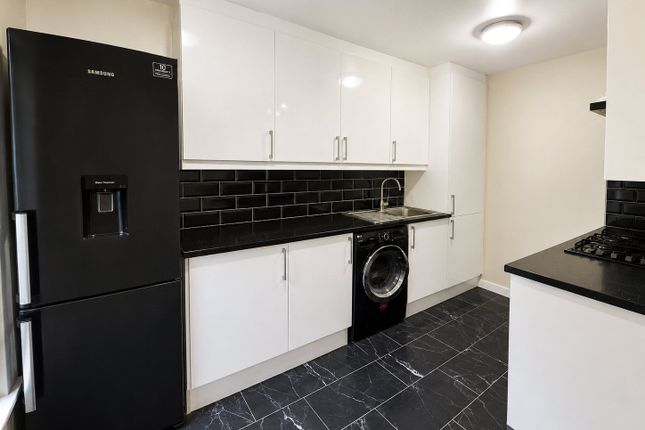 141, Braybourne Close, Greater London photo 5