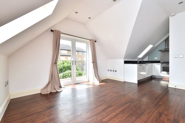 Flat to rent in Manor Grove, Beckenham