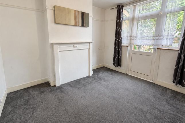 31, Spring Road, Feltham photo 4