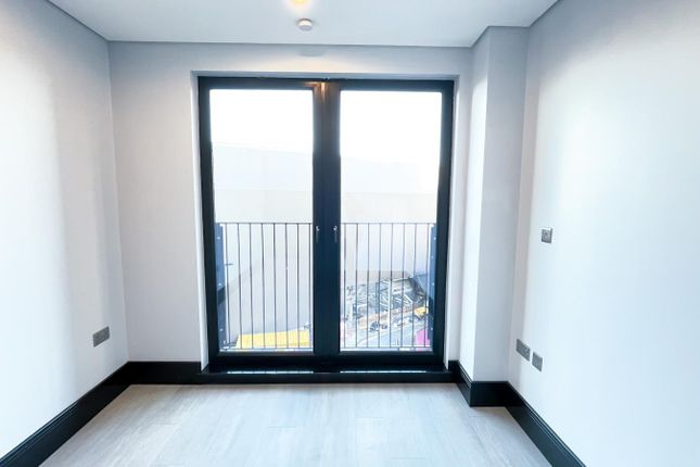 UK353, Flat 3, 6 Buckle Street, London photo 5