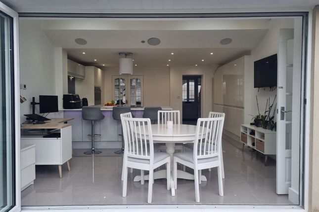 8, Meadow Road photo 2