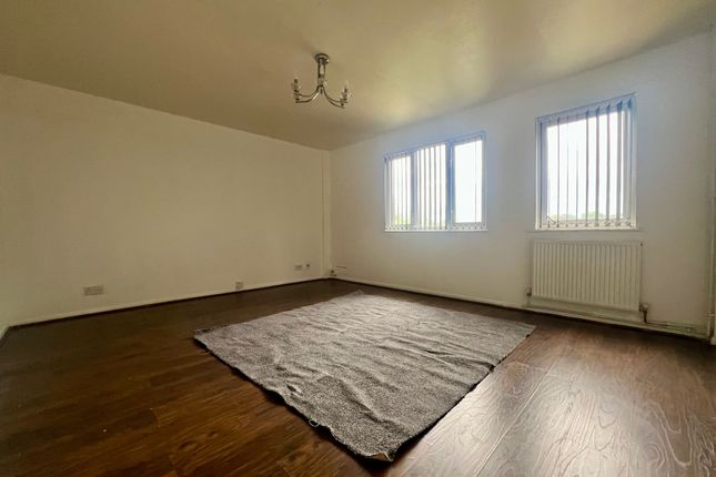 111 Arrow Close, Luton photo 3