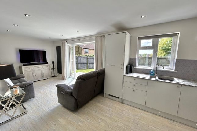 64, Constable Close, Yeovil photo 4